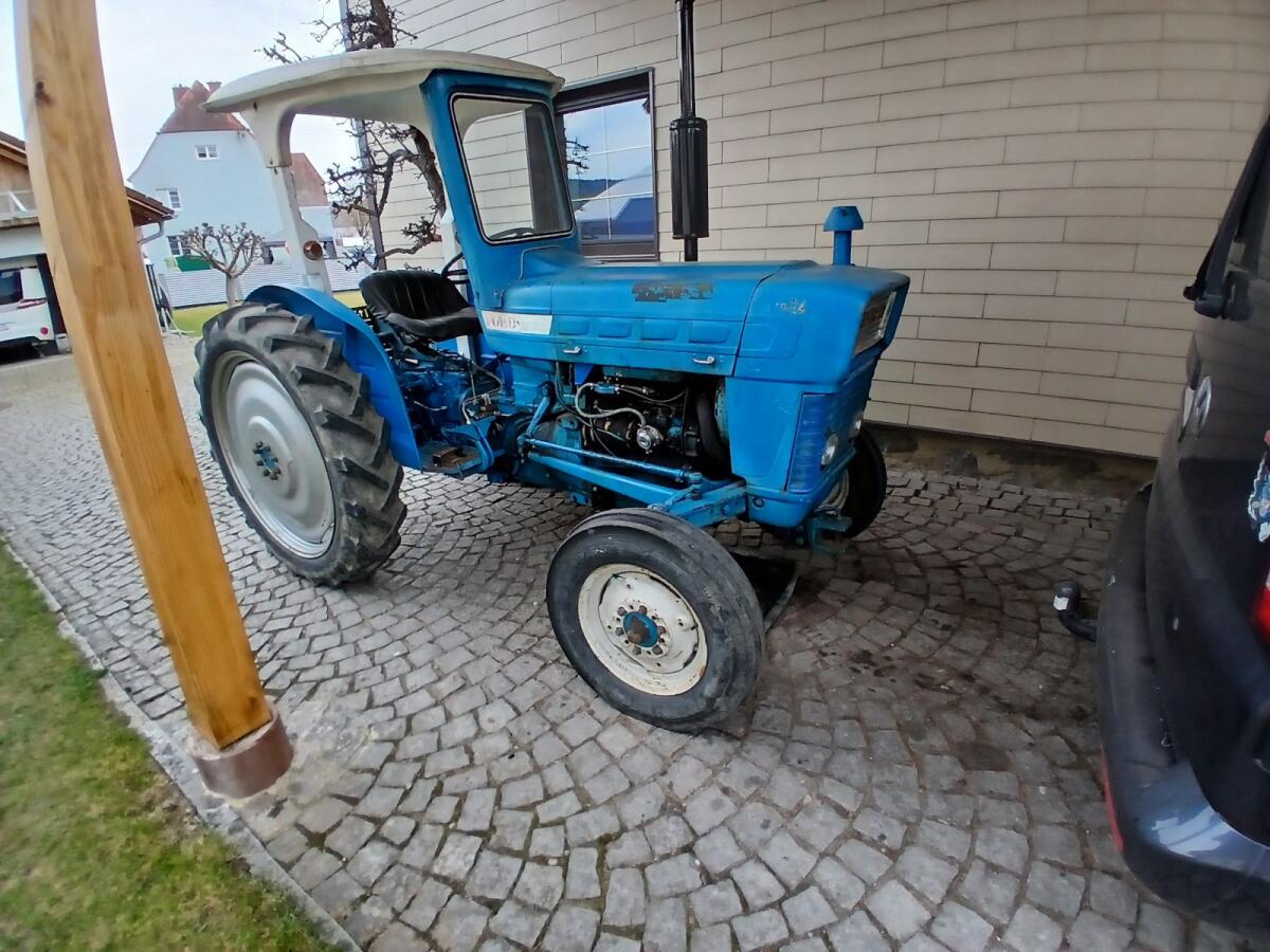 Ford 2000 2