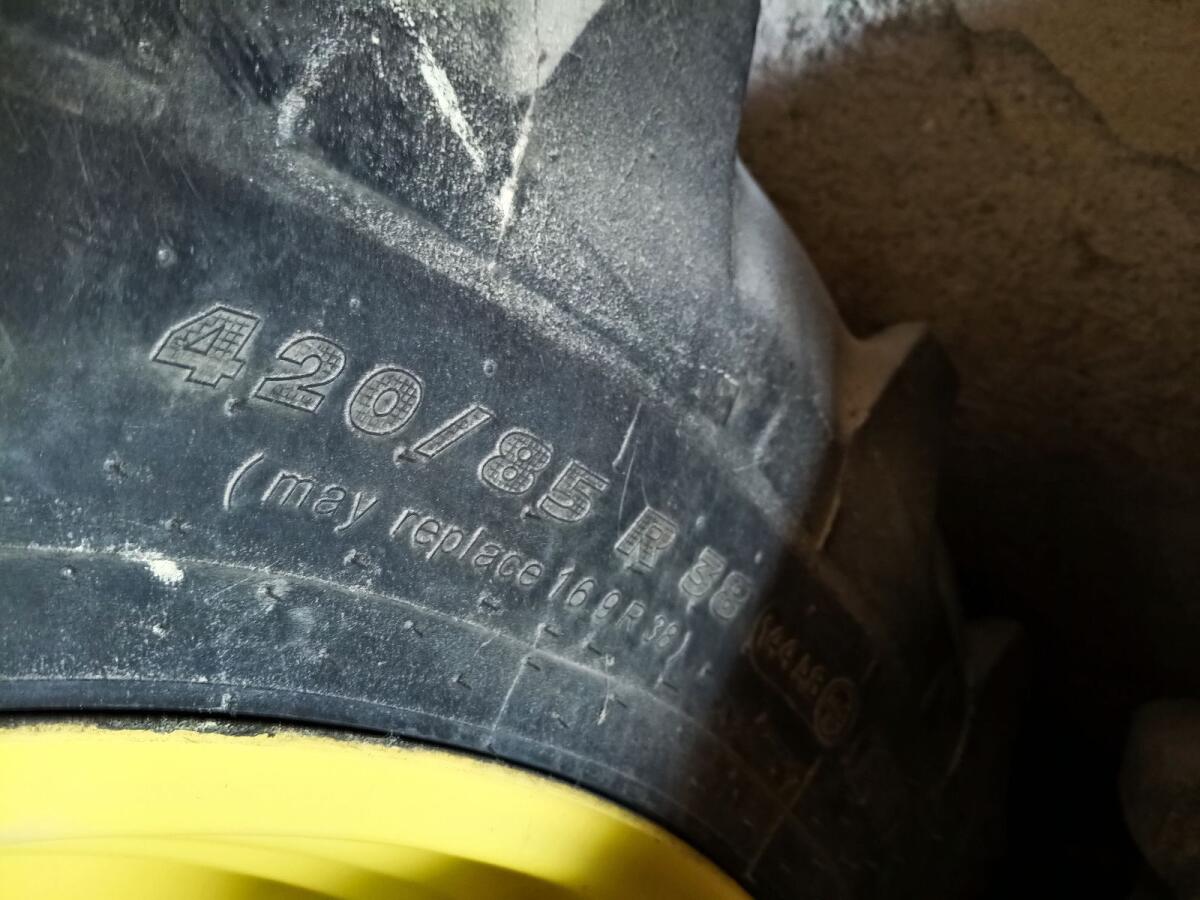 Pflegebereifung John Deere 6020 3