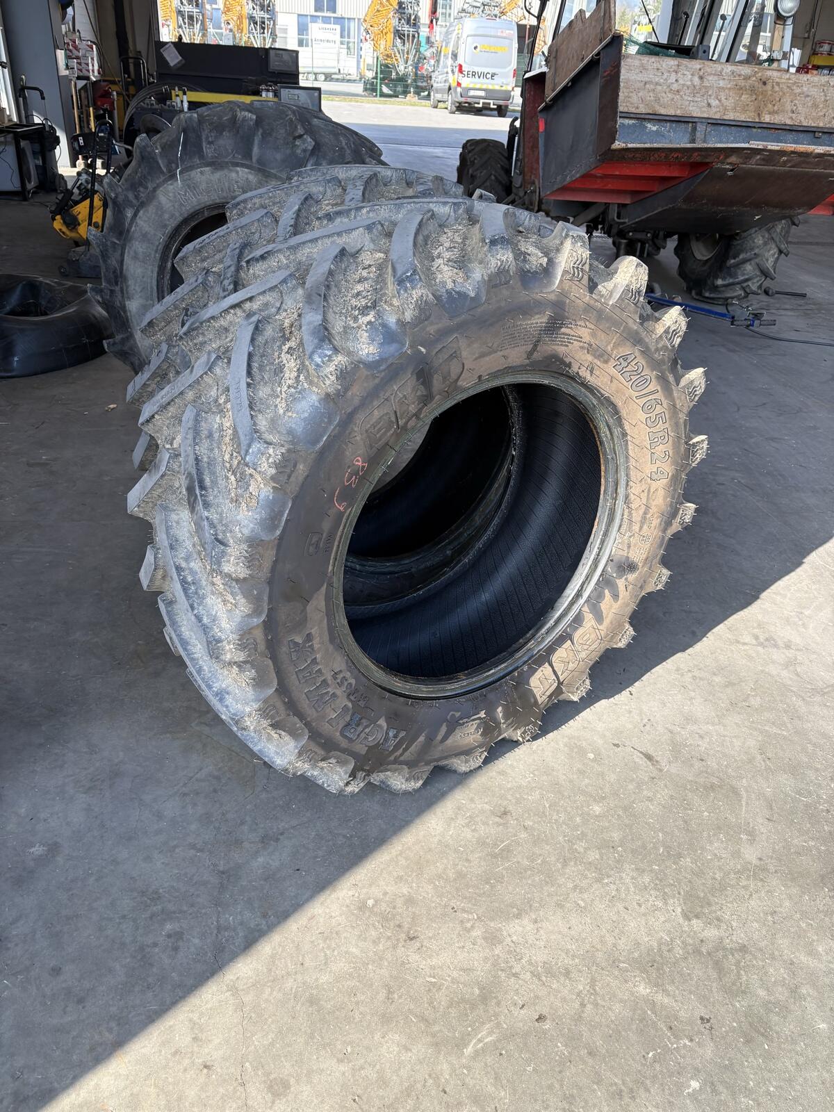 BKT Agrimax RT657 420/65/24 3