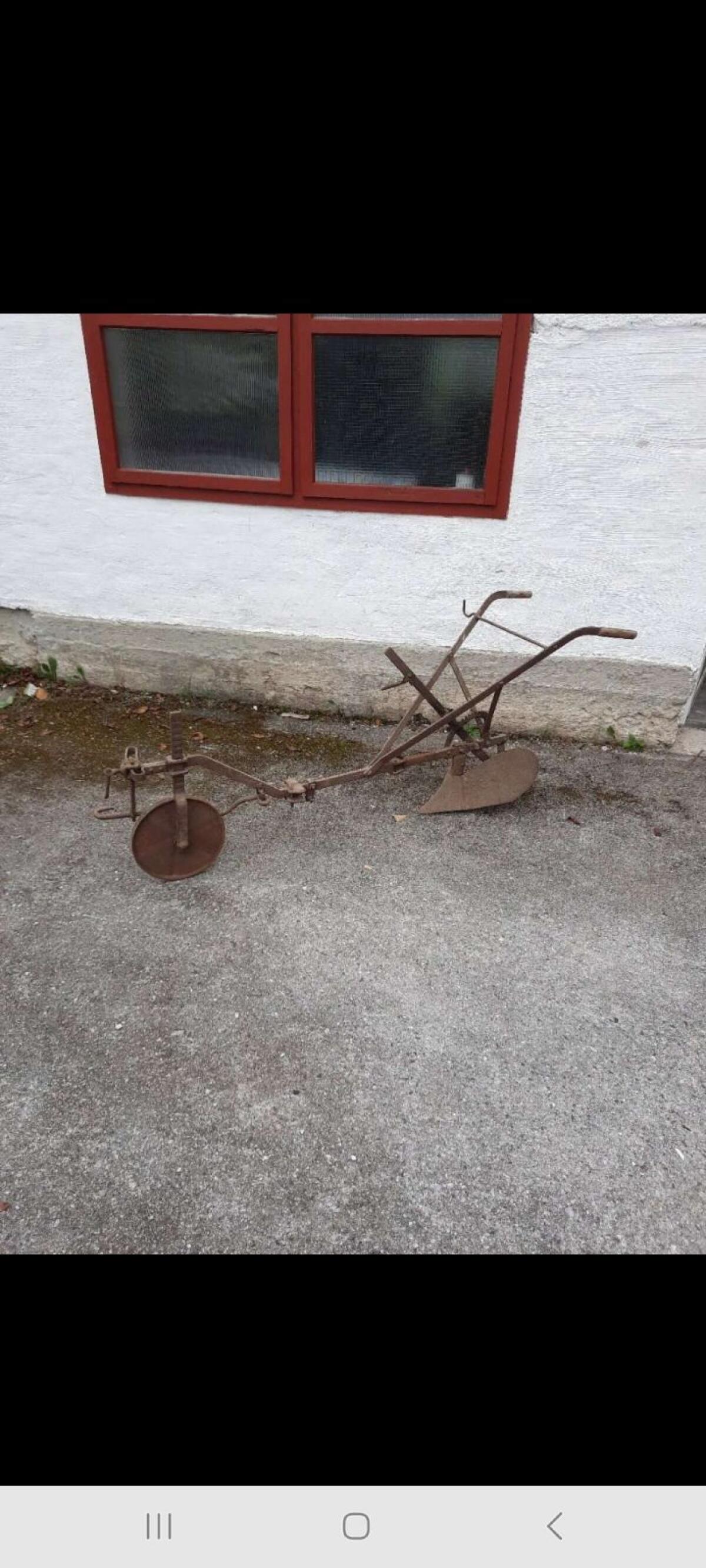 Verschiedene Pferdepflüge 2