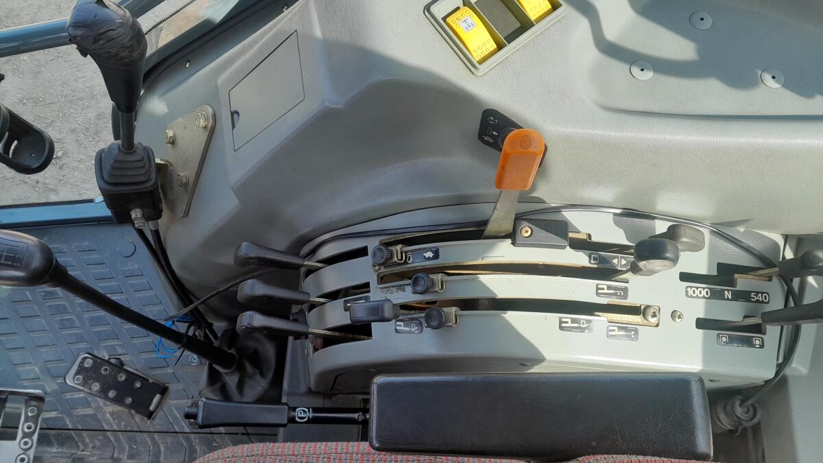 Massey Ferguson 4245 2