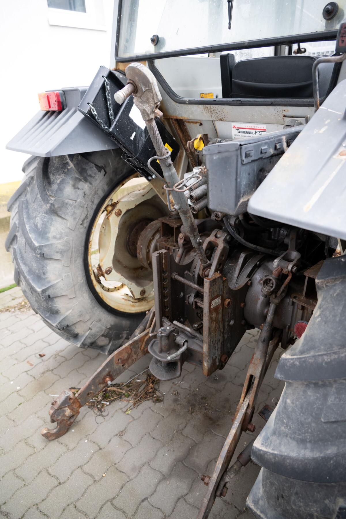 MF 382-4 Frontlader HAUER 2