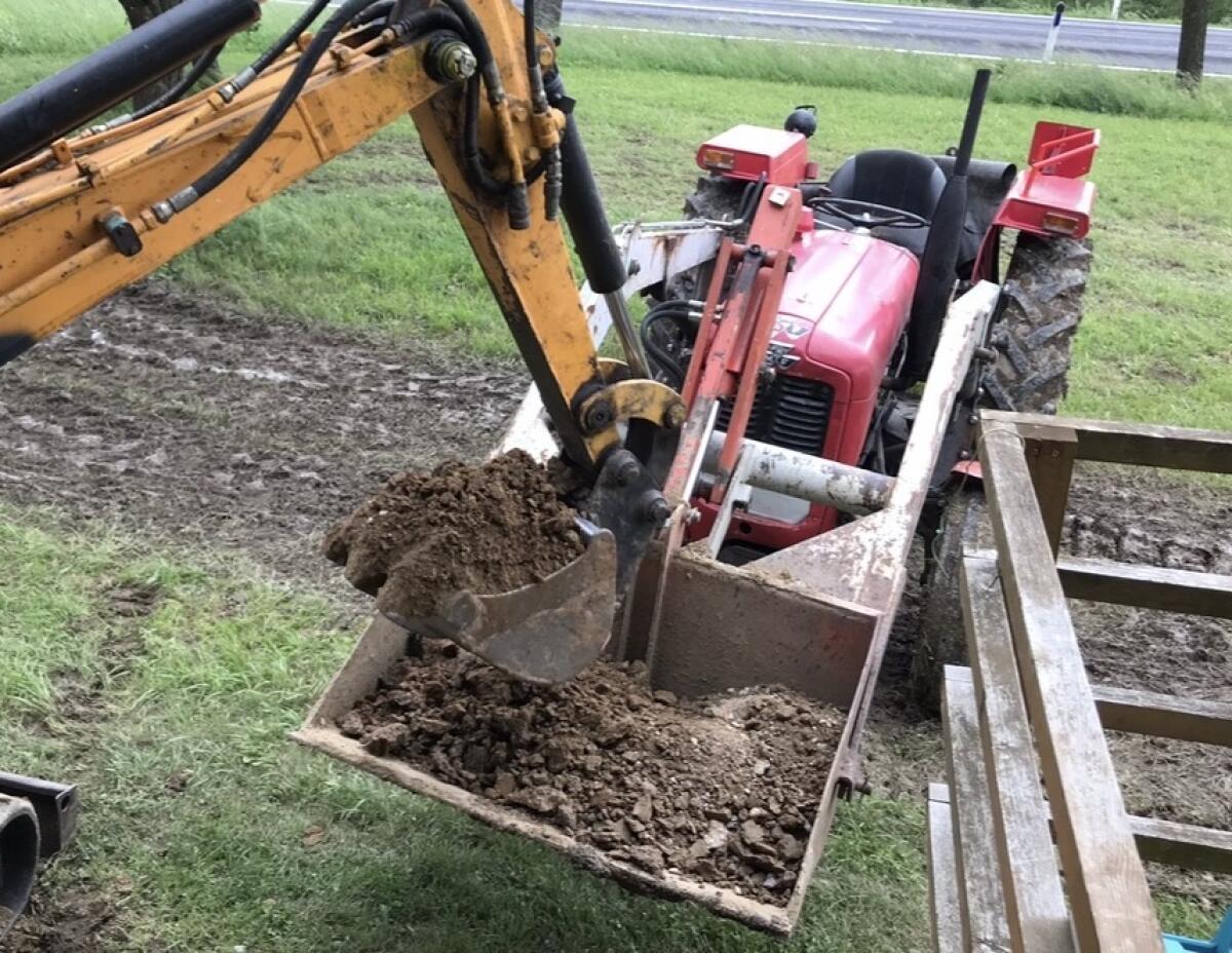 Massey Ferguson 35x mit Frontlader 2