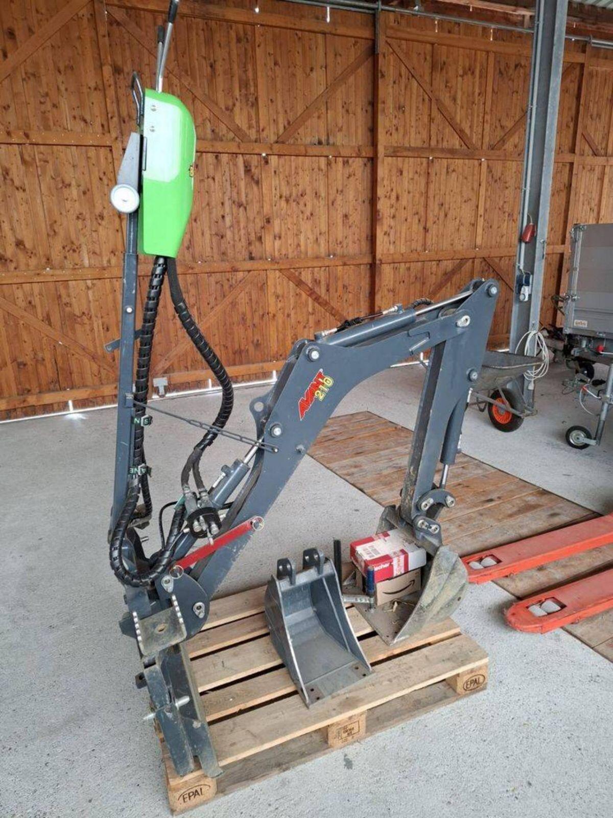 Original Avant Bagger 210 + 2 Löffel 3