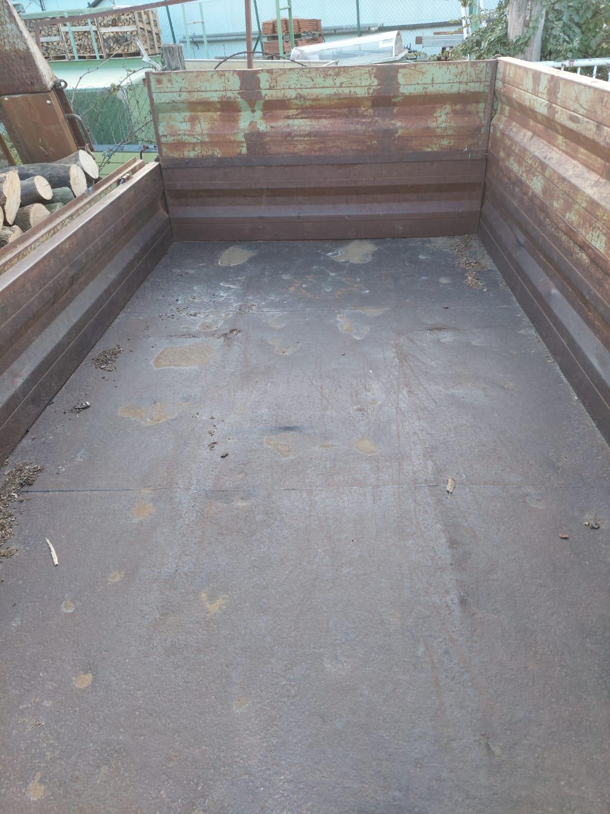 Einachs-Dreiseiten-Kipper 3