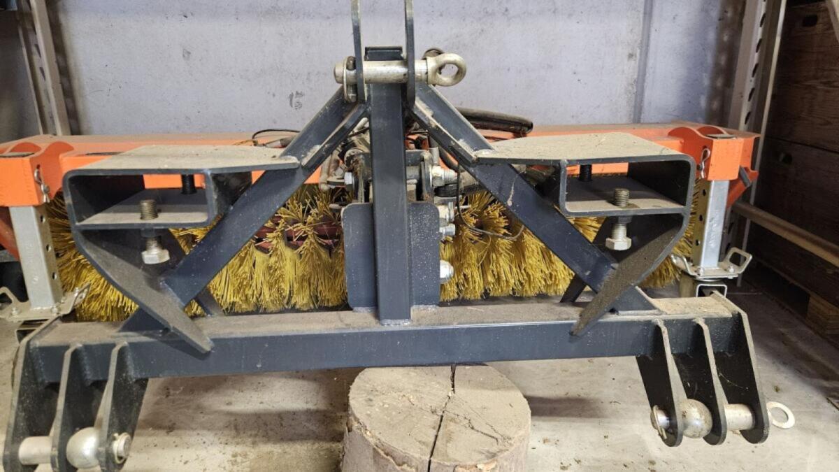 Kehrmaschine für Traktor oder Stapler 2
