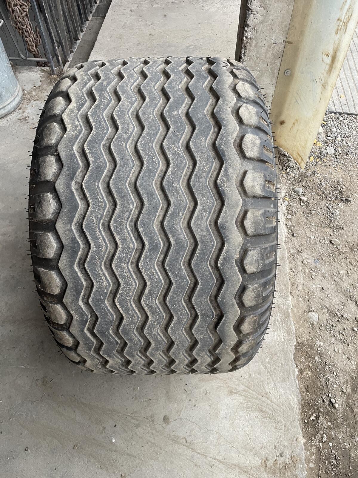 BKT 520/50R17 2