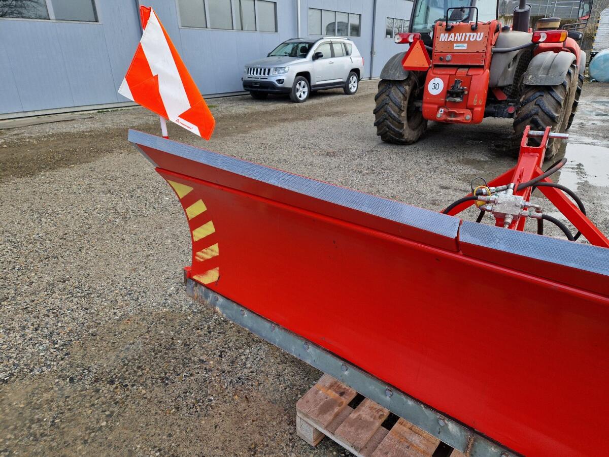 Schneepflug Pfadschlitten 3