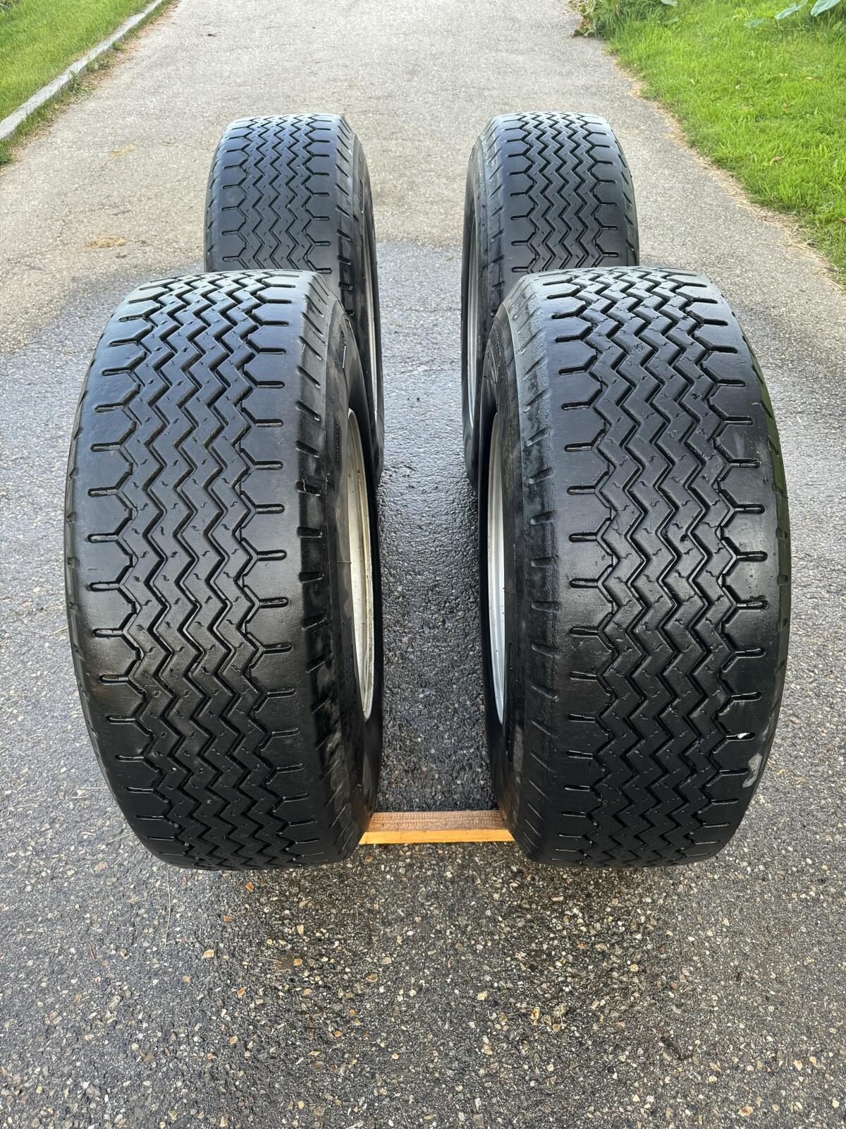Räder 385/65R22,5 2