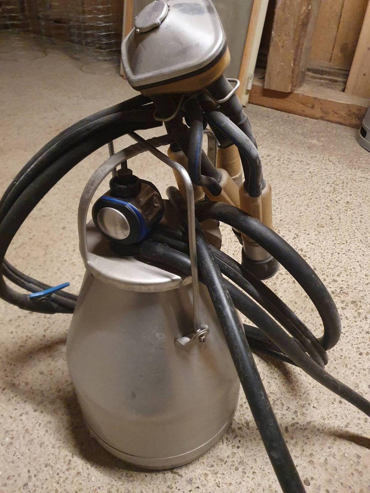 Melkeimer und Sammelstück 2