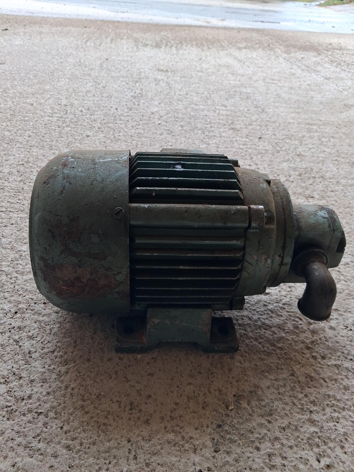 Elektromotor mit Dieselpumpe 2