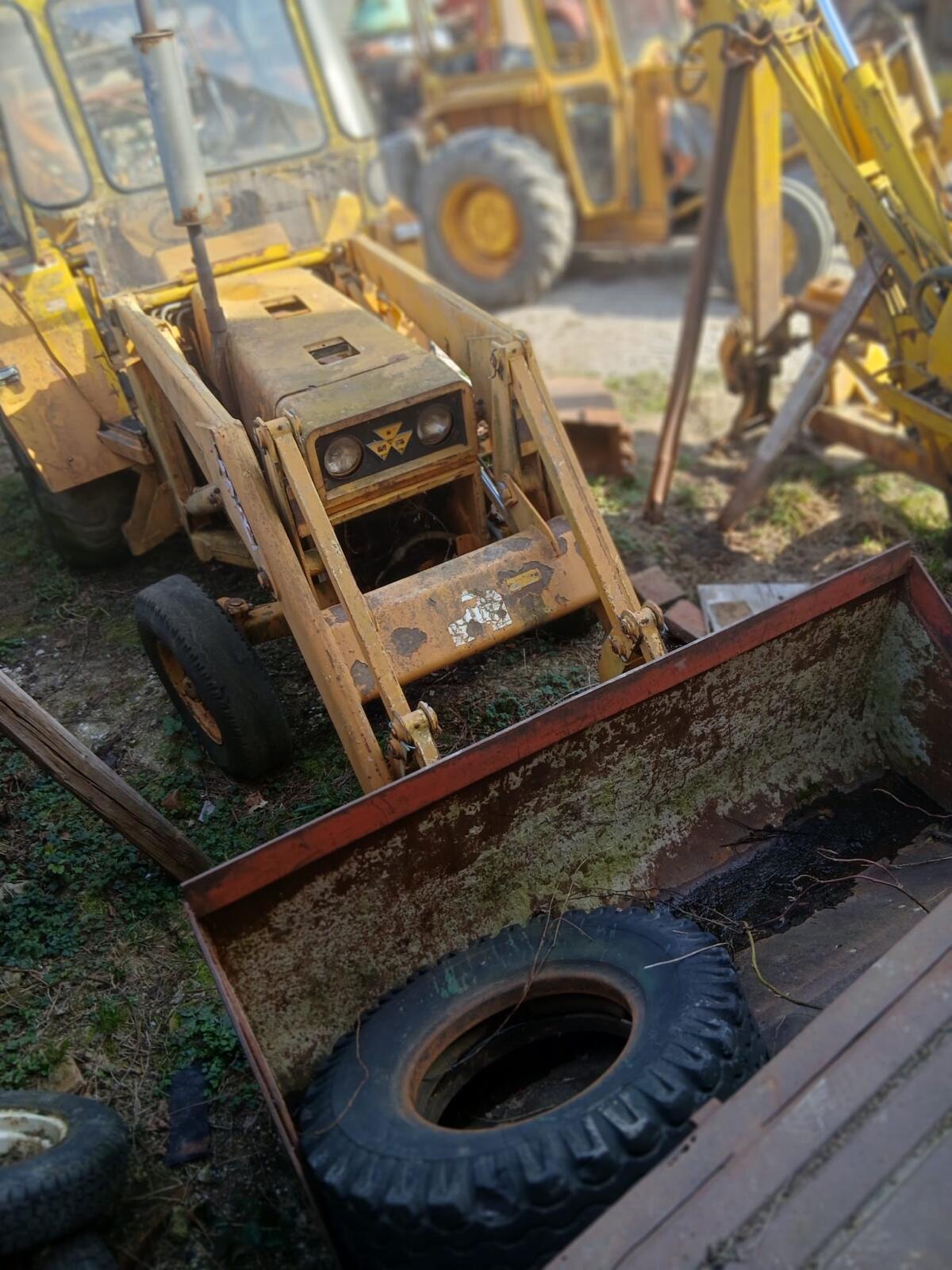 Bagger und Lader Massey Ferguson 50B 2