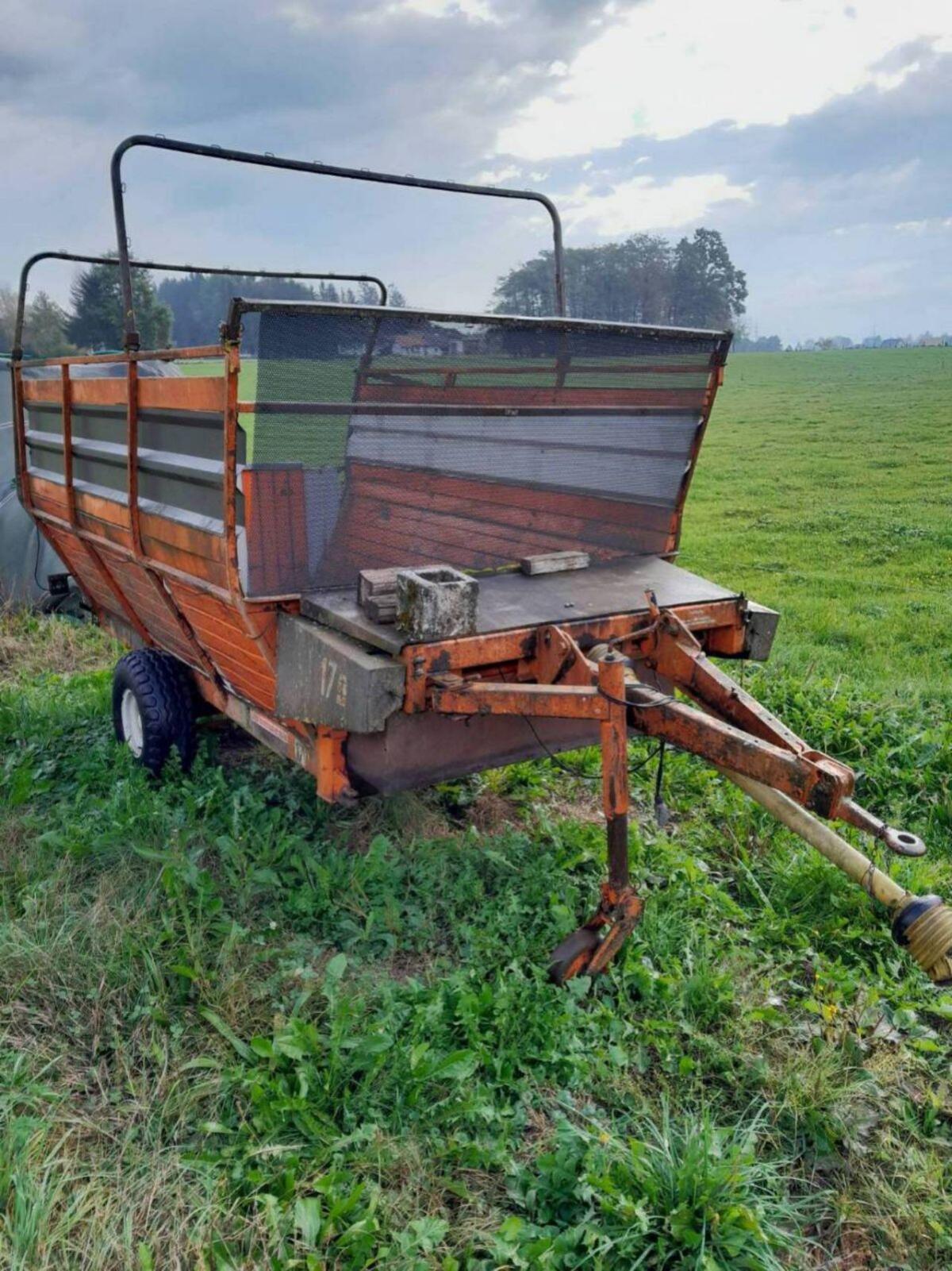 Kratzbodenanhänger 2