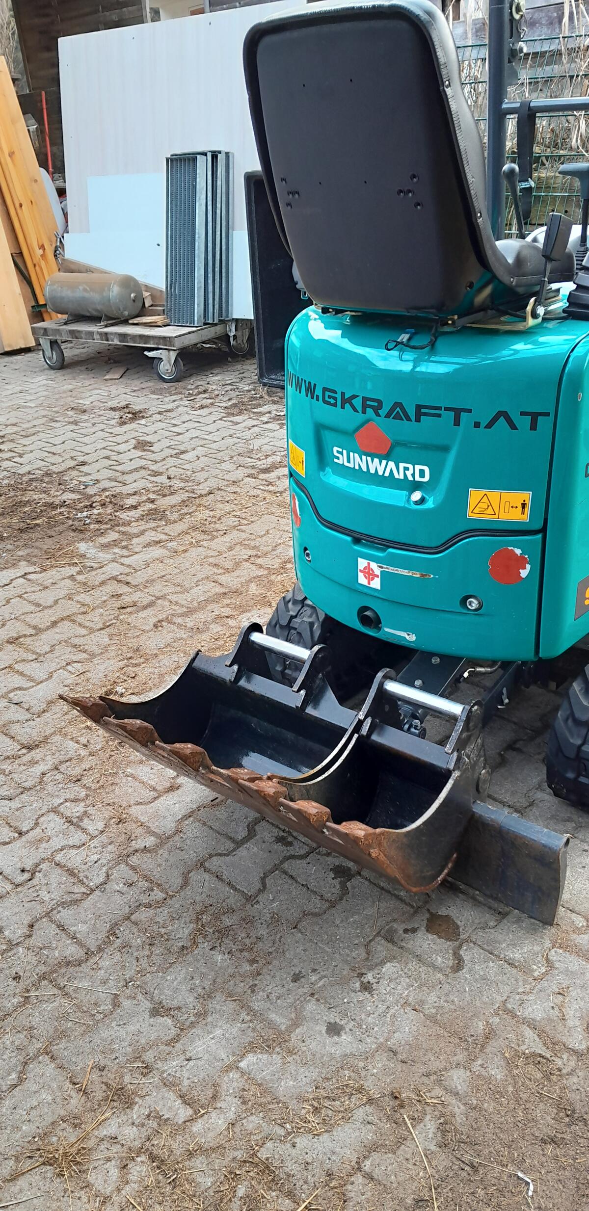 SWE08B Sunward Mini Bagger 3