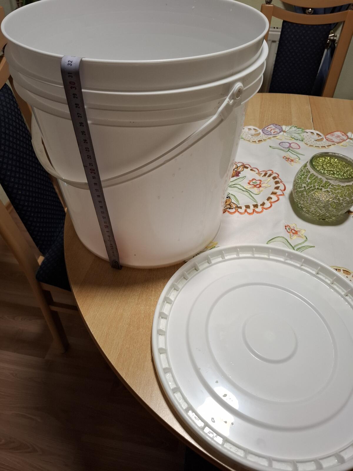 Robuste 25-l-Lebensmitteleimer mit Deckel 3