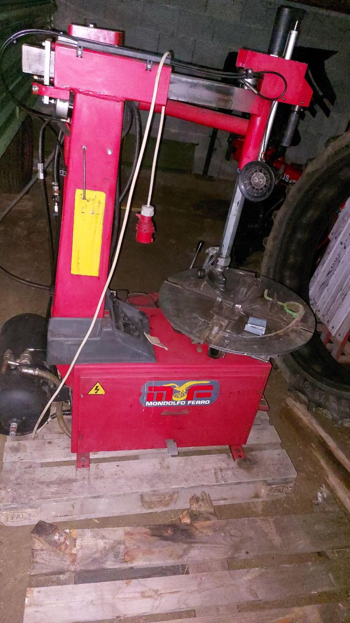 Reifenmontiermaschine 3