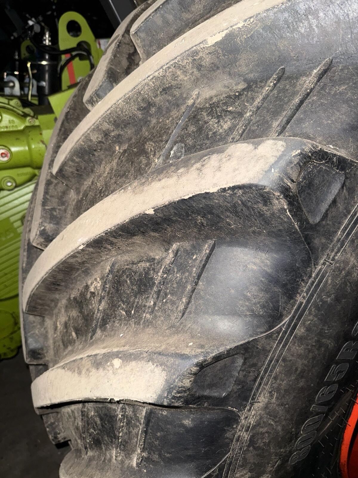 Reifen 800/65R32 2