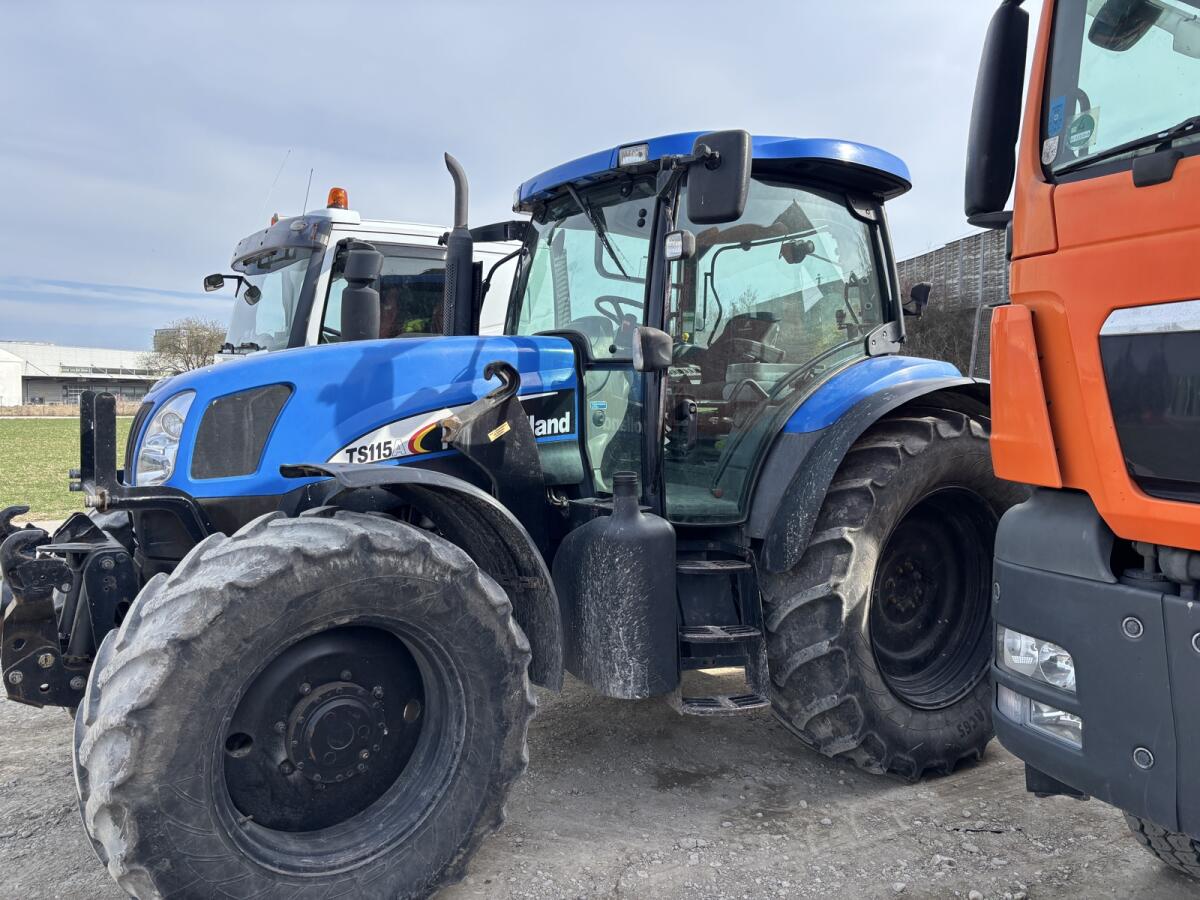 New Holland TS115A 3