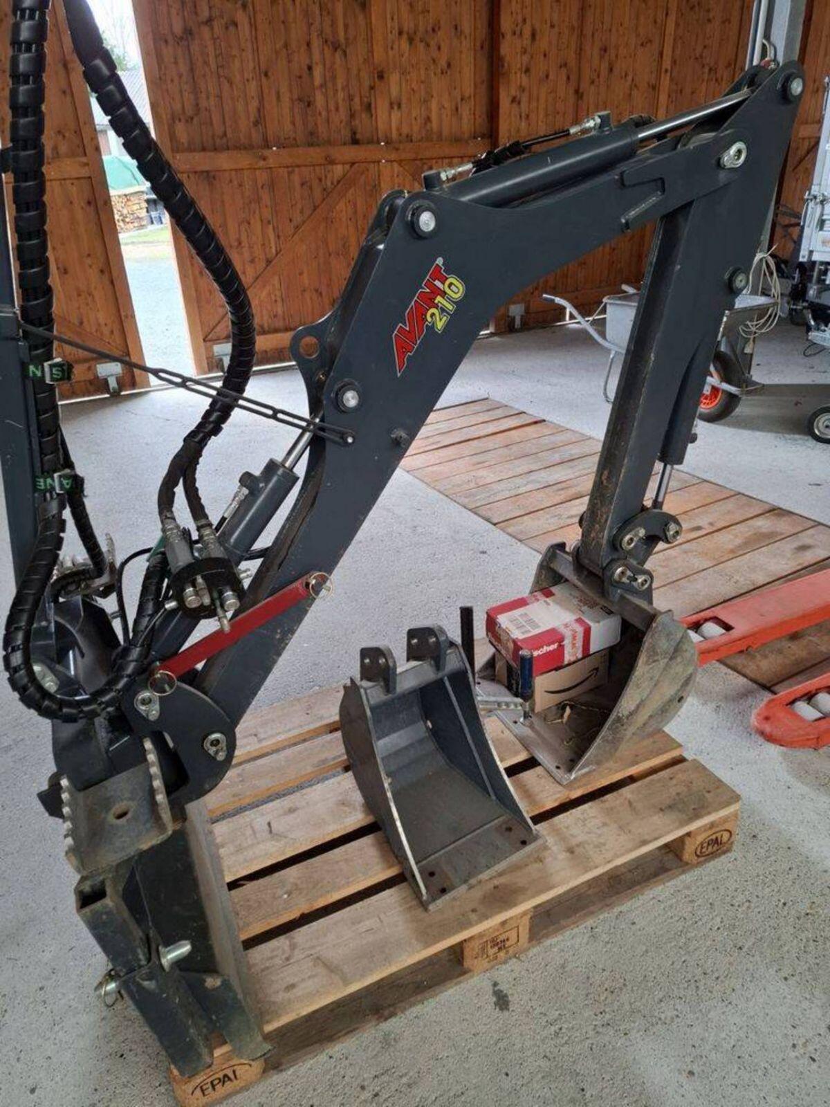 Original Avant Bagger 210 + 2 Löffel 2