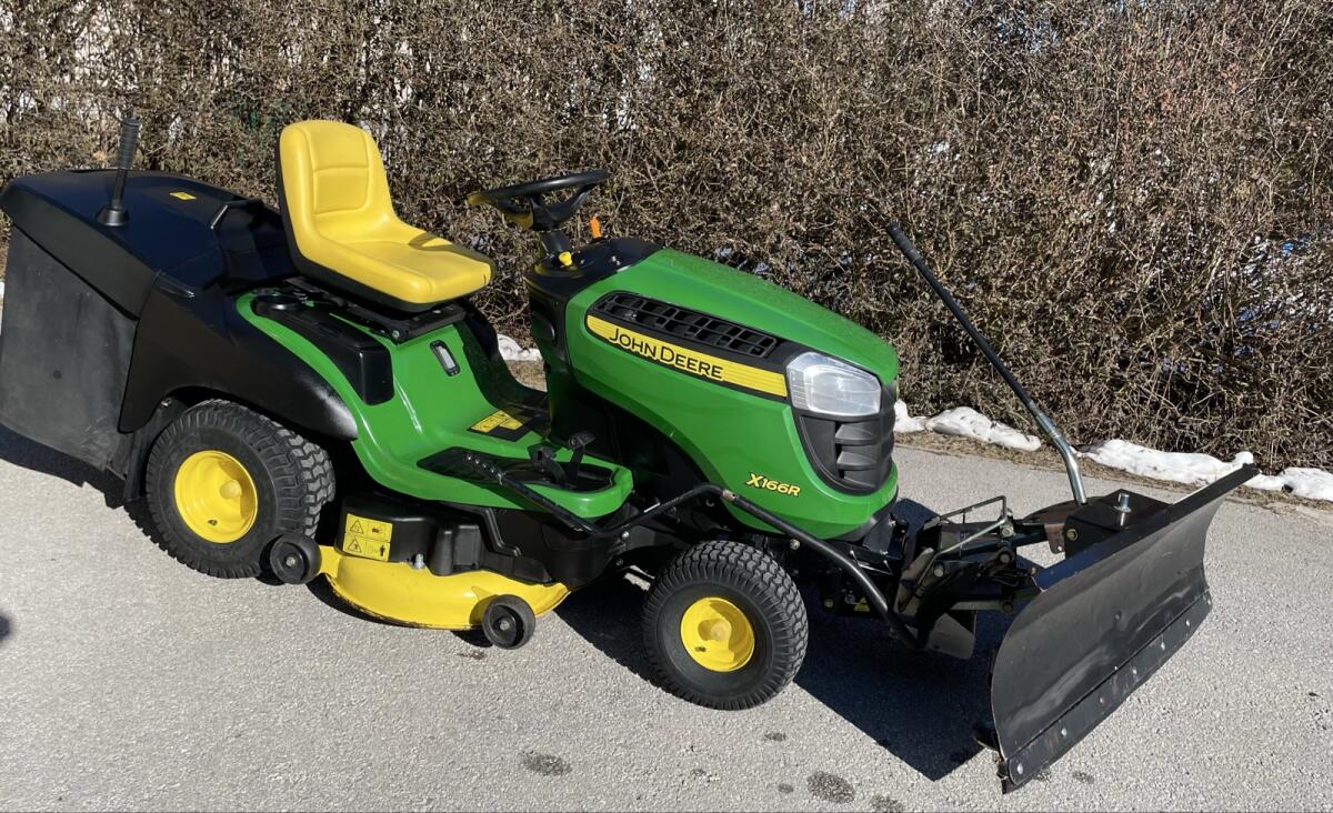 John Deere X166 Rasentraktor 2