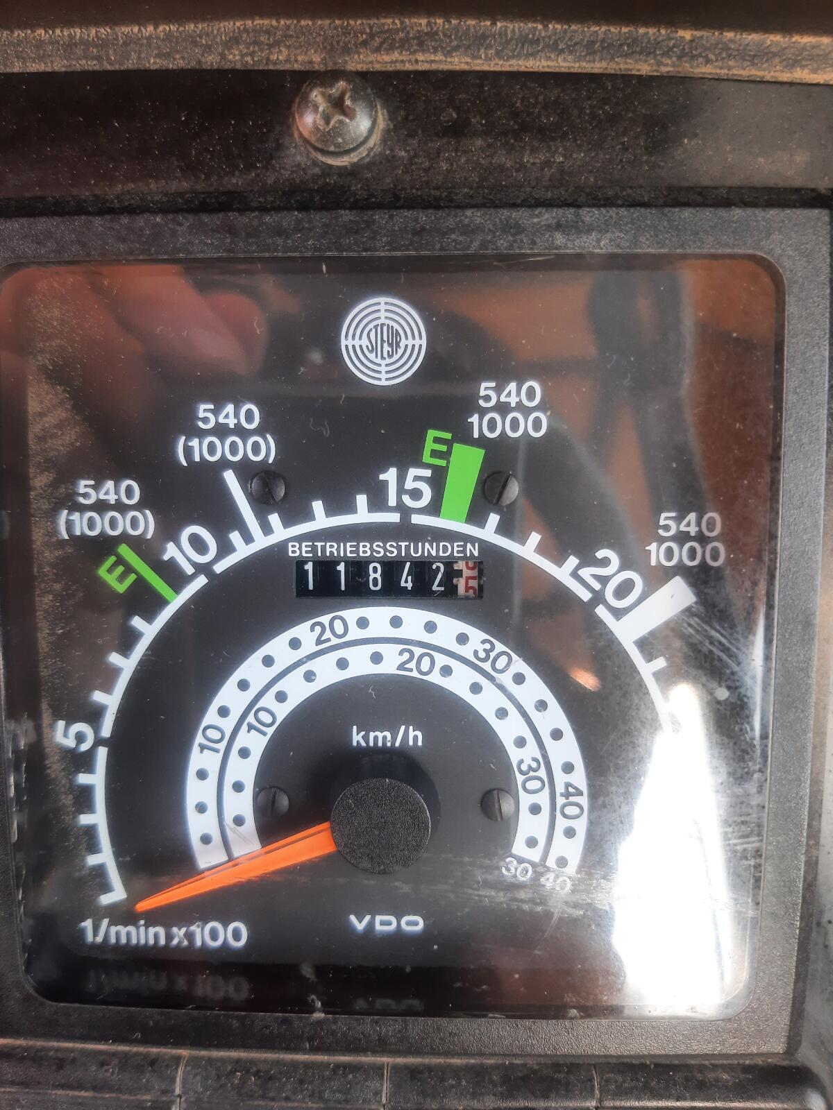 Steyr 8060 SK2 Allrad mit Frontlader 3