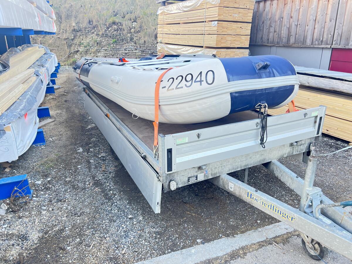Schlauchboot mit Außenborder Motor 2