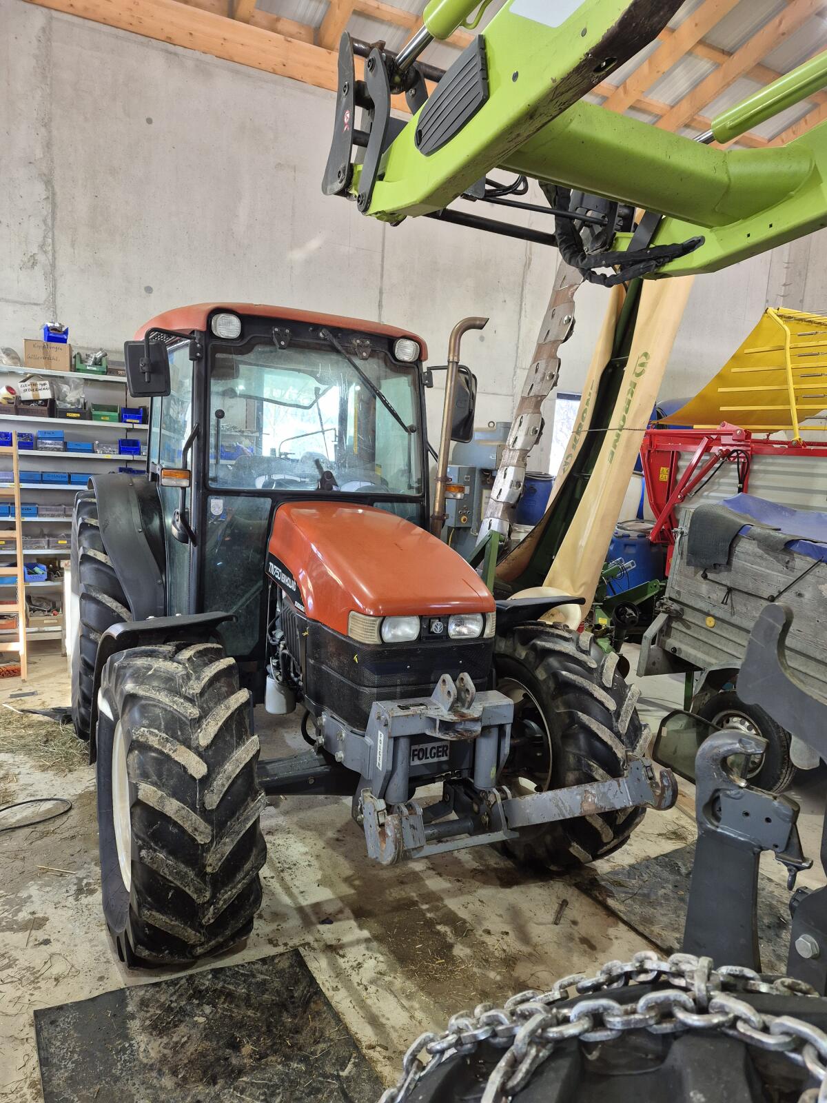 New Holland TND 75 Traktor 3