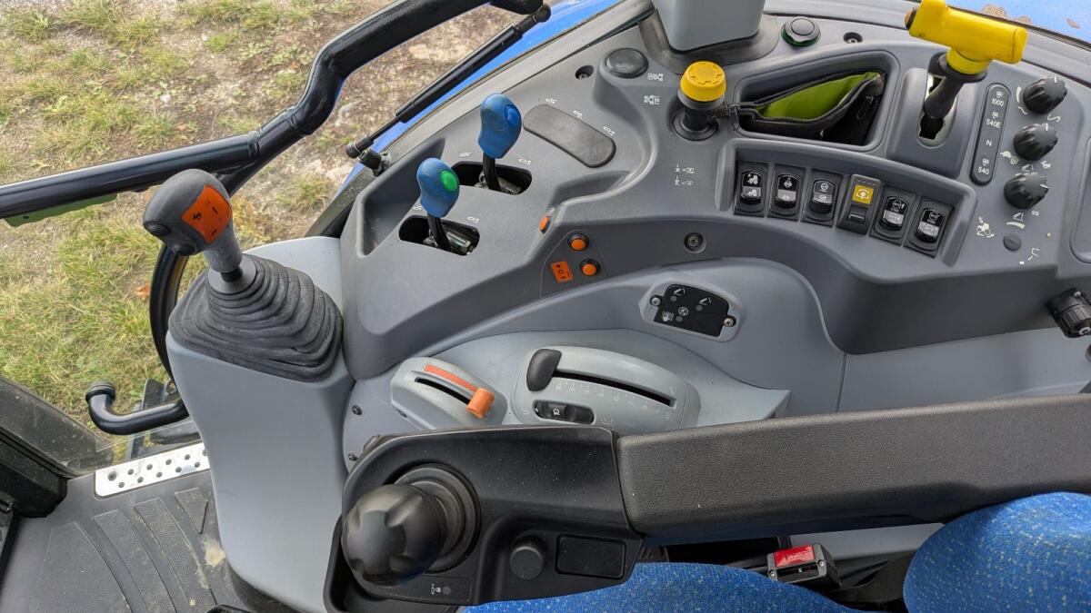 New Holland T5.105 Electro Command 2