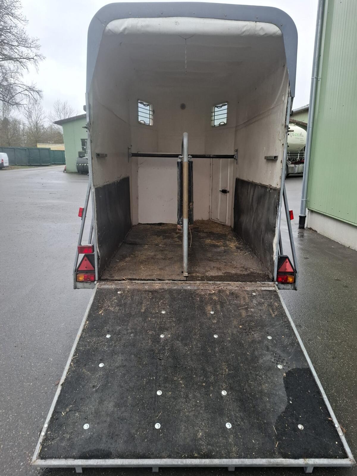 Pferdeanhänger 3