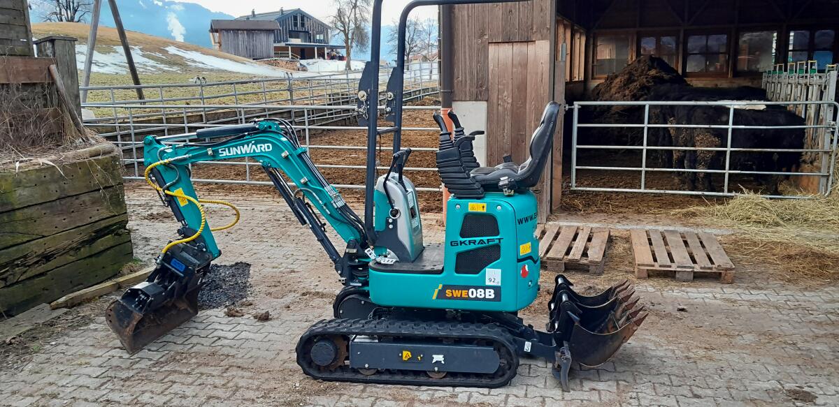 SWE08B Sunward Mini Bagger 2