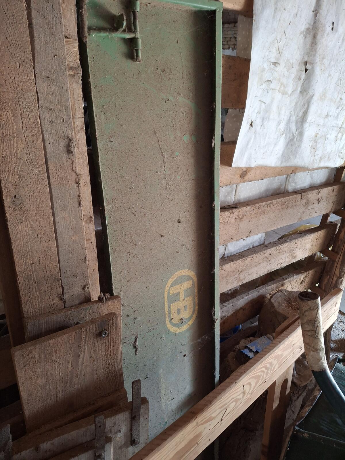 Kippmulde Schild Mulde Kiste Schaufel Brantner 3