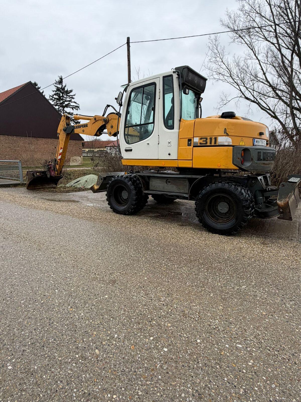 Liebherr Mobilbagger A311 2