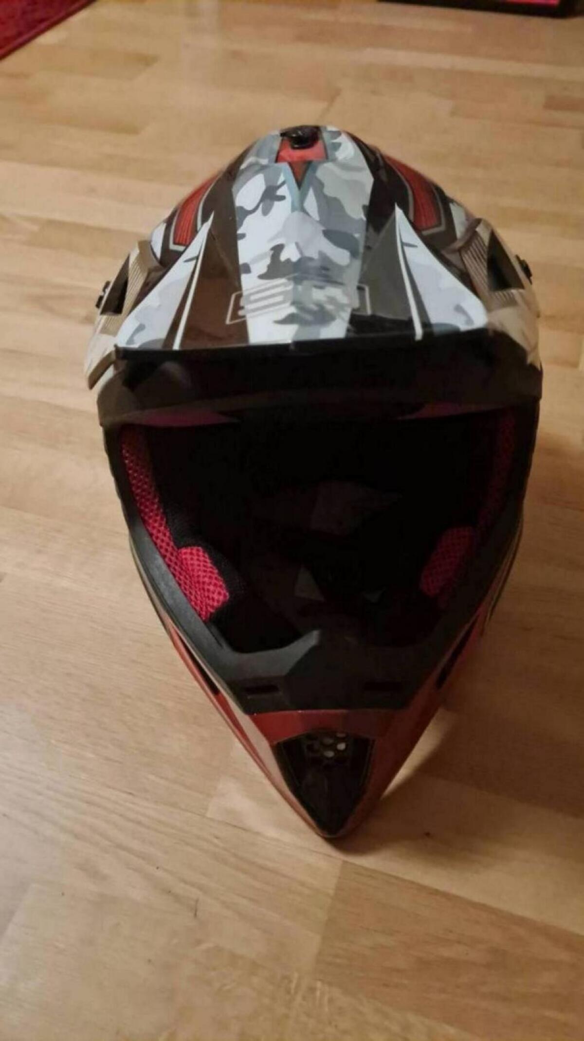 Motorradhelm nagelneu 3