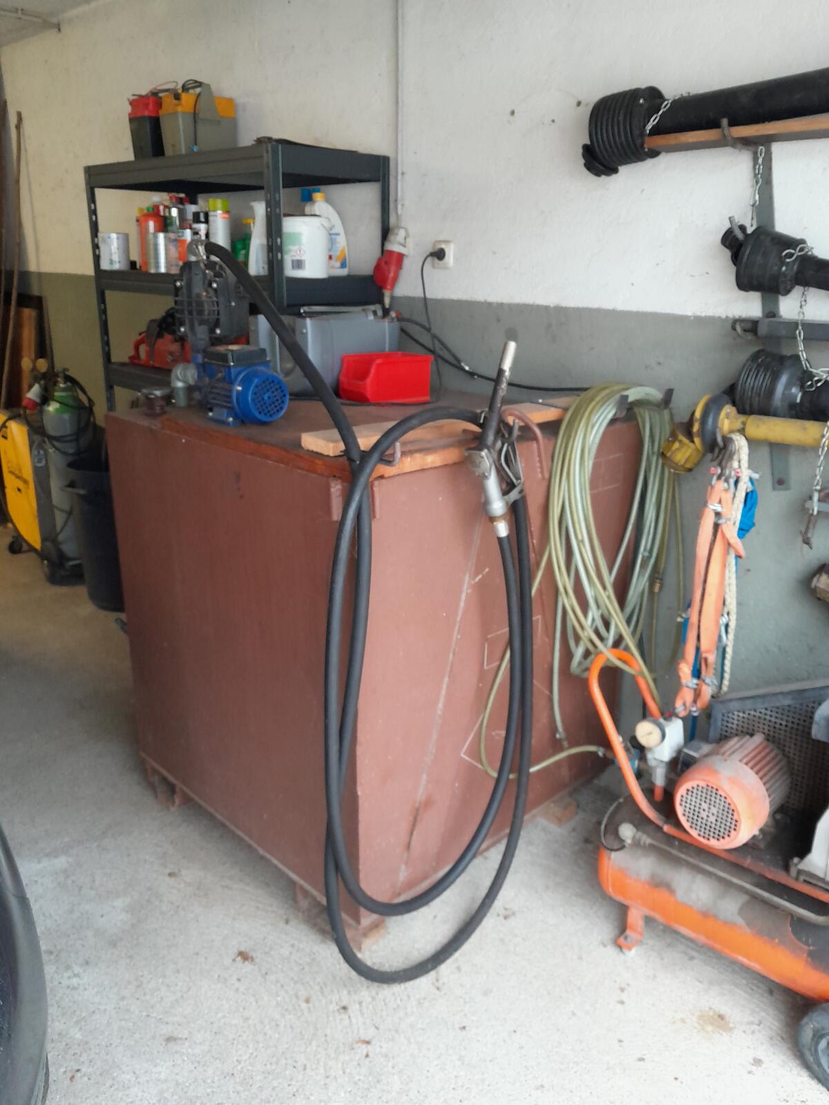 Dieseltank mit Pumpe 3