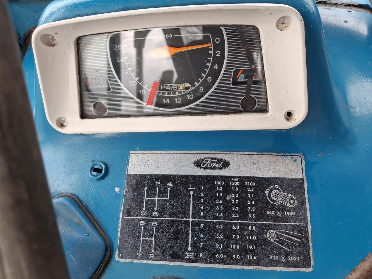 Allrad Traktor Ford 5000 mit Frontlader 2