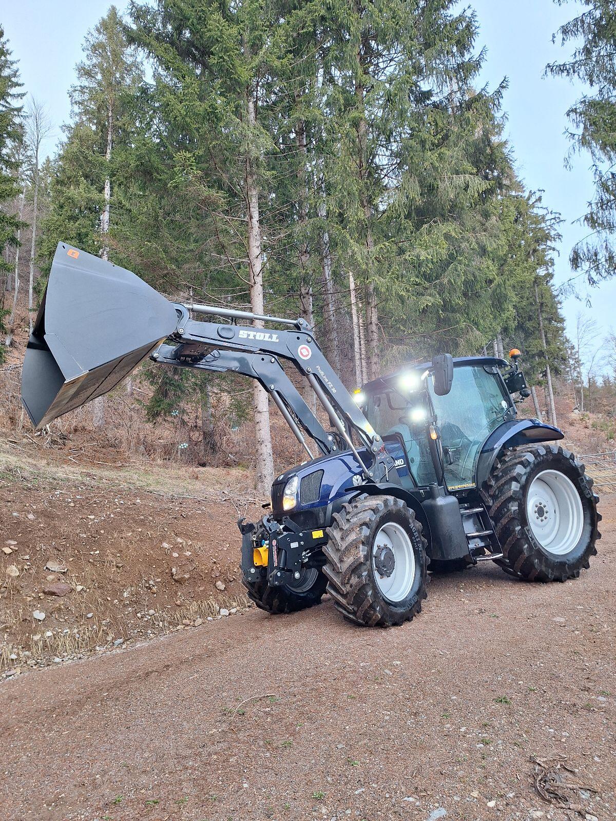 New Holland T6030 2