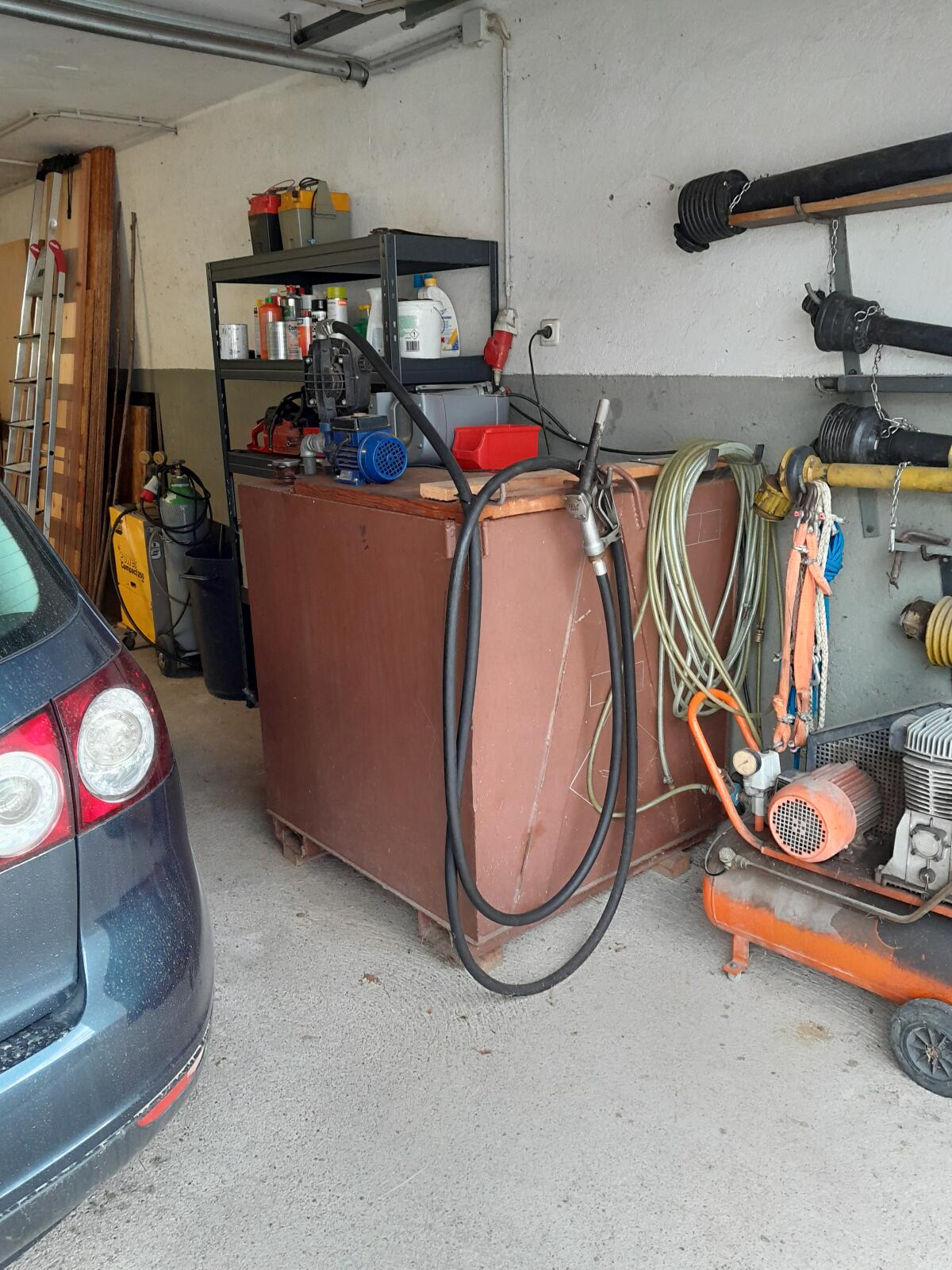 Dieseltank mit Pumpe 2