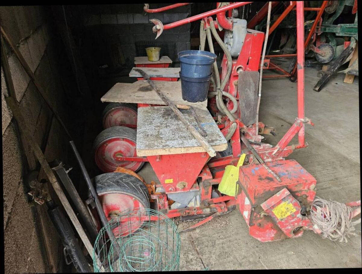 Becker Aeromat Maissämaschine 3