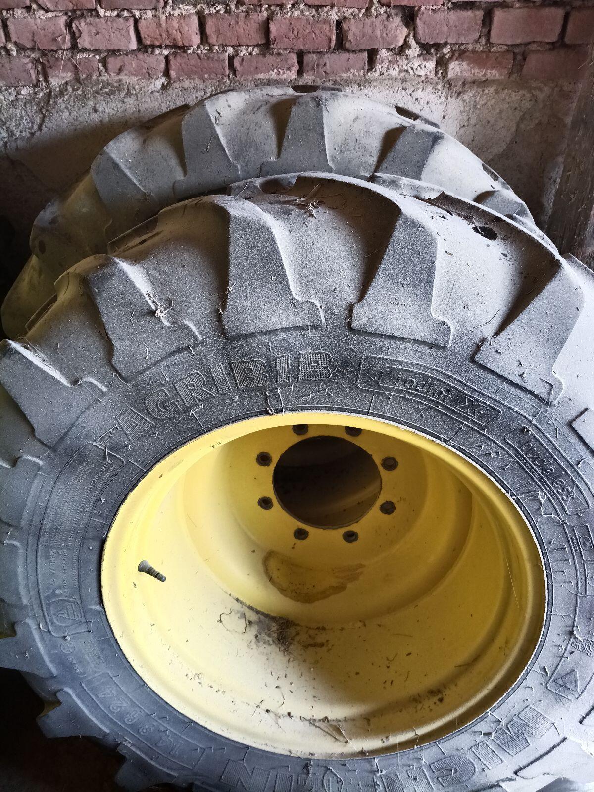 Pflegebereifung John Deere 6020 2