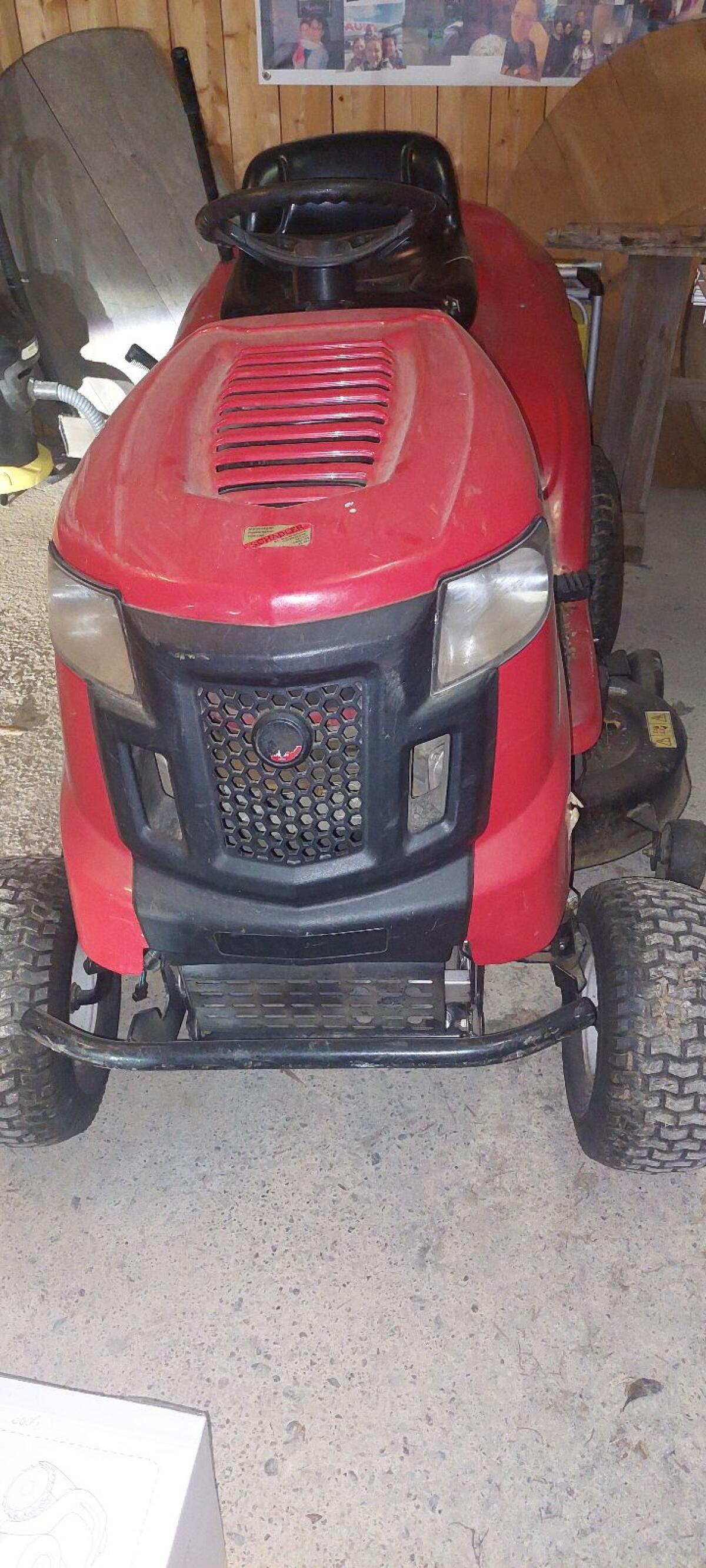 Rasenmähtraktor MTD 220/105H 2