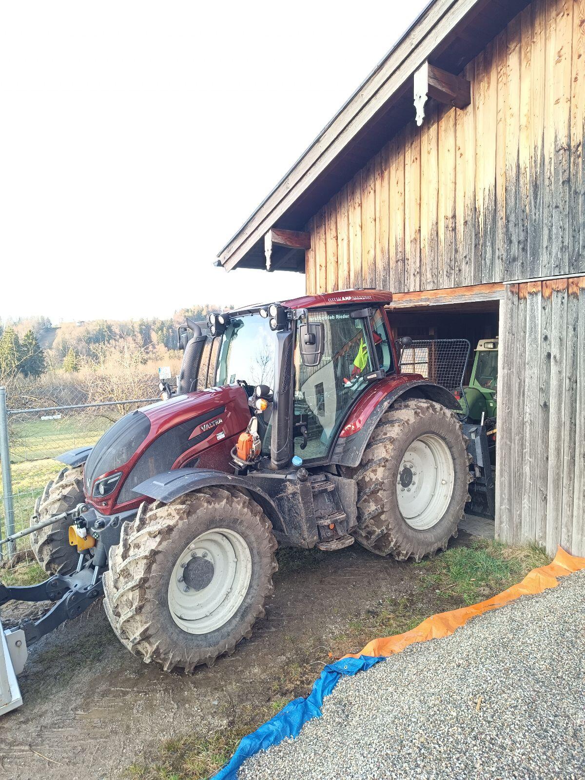 Valtra N134 mit Rüfa 2