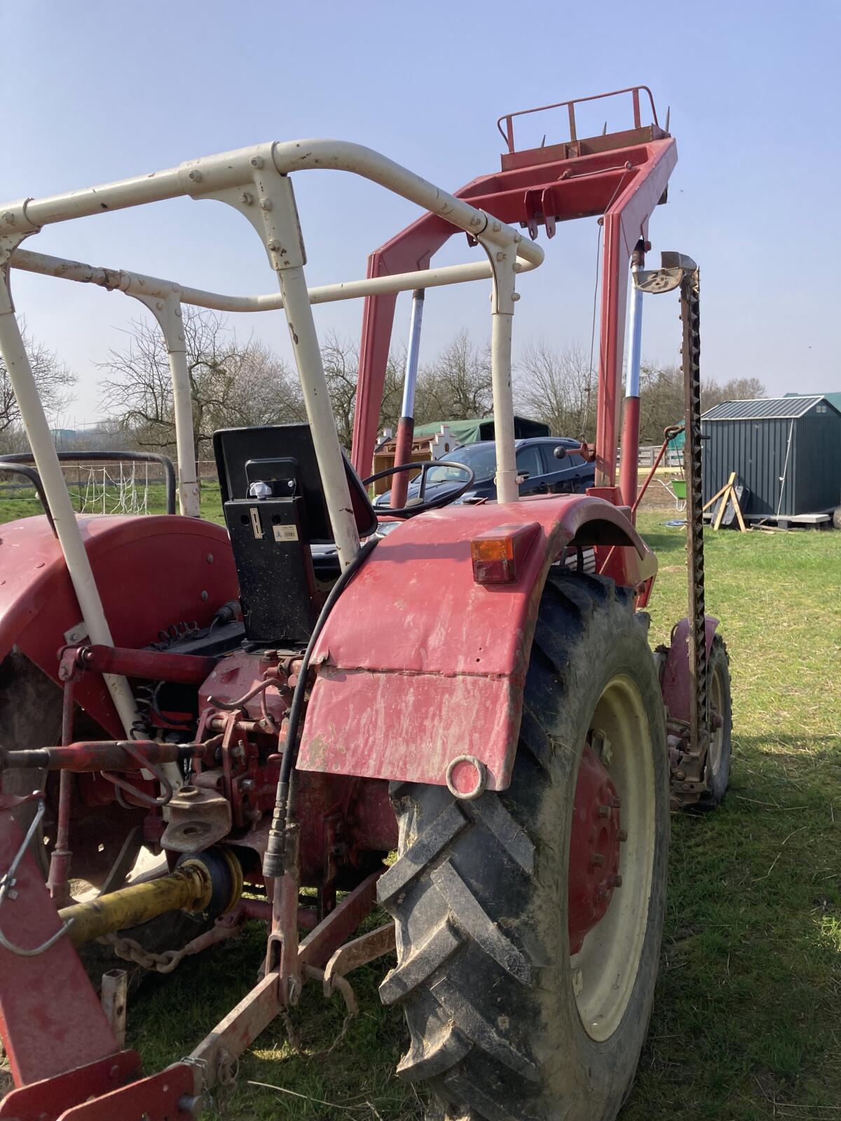 IHC Traktor 353 mit Frontlader 2