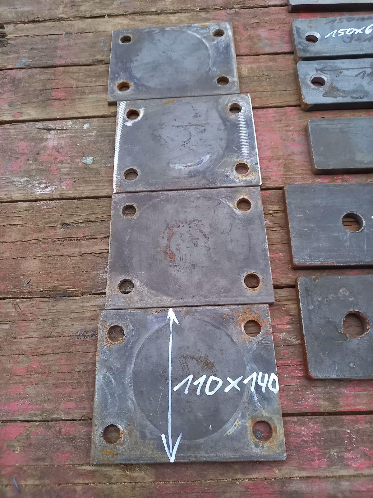 Verschiedene Metall Platten mit Löcher 2