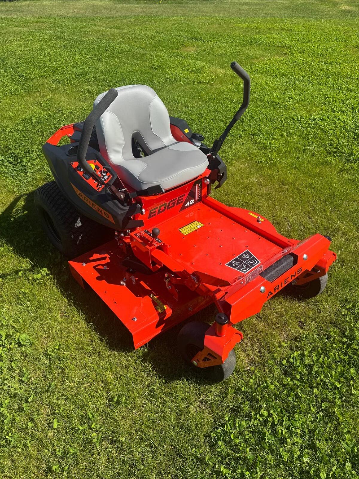 Ariens Edge 42 Zero-Turn 3