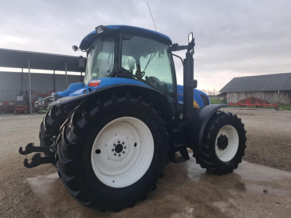 New Holland T6010 2