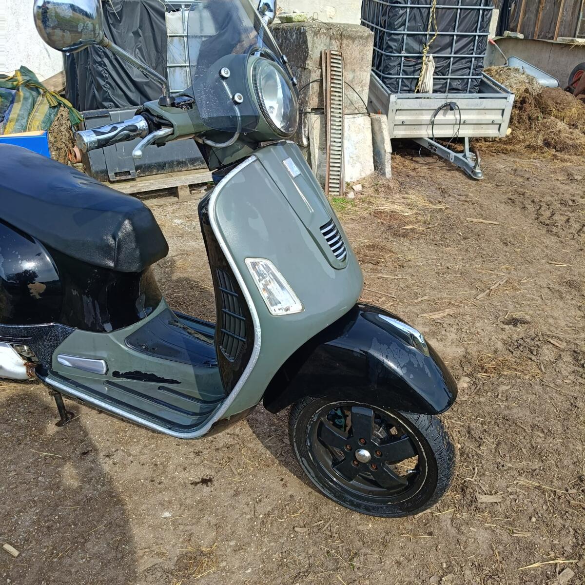 Vespa 300 GTS Super 2