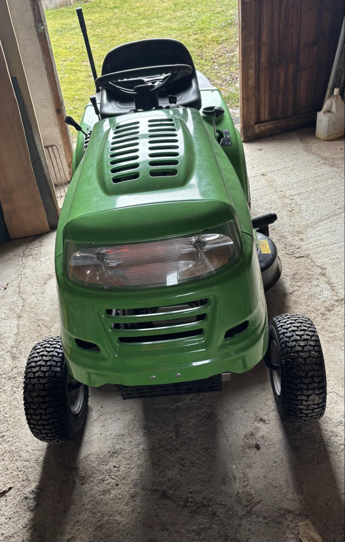 Rasenmähertraktor Mastercut 92-155 2