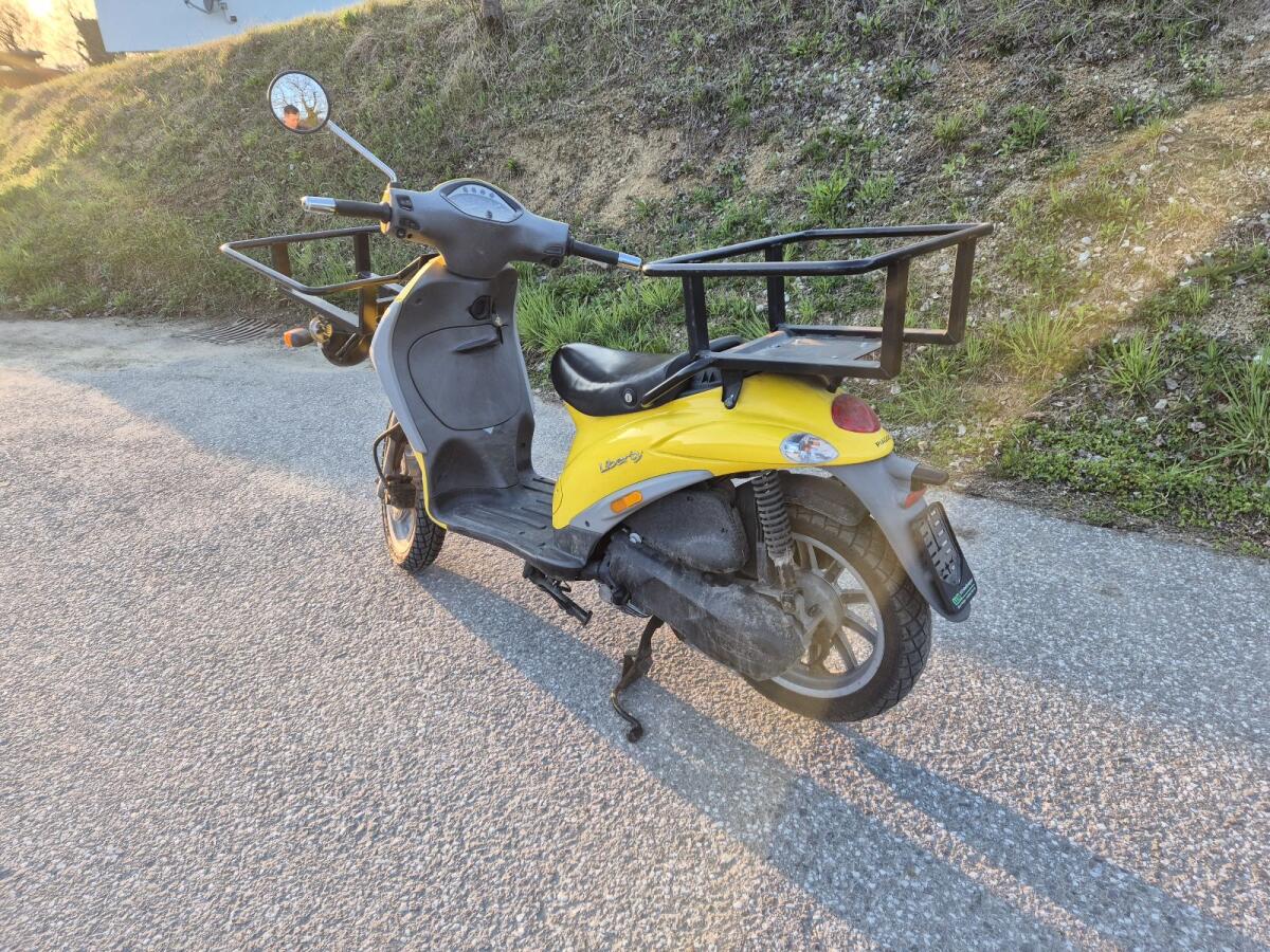 Piaggio Liberty 50 Corporate Post Moped 3