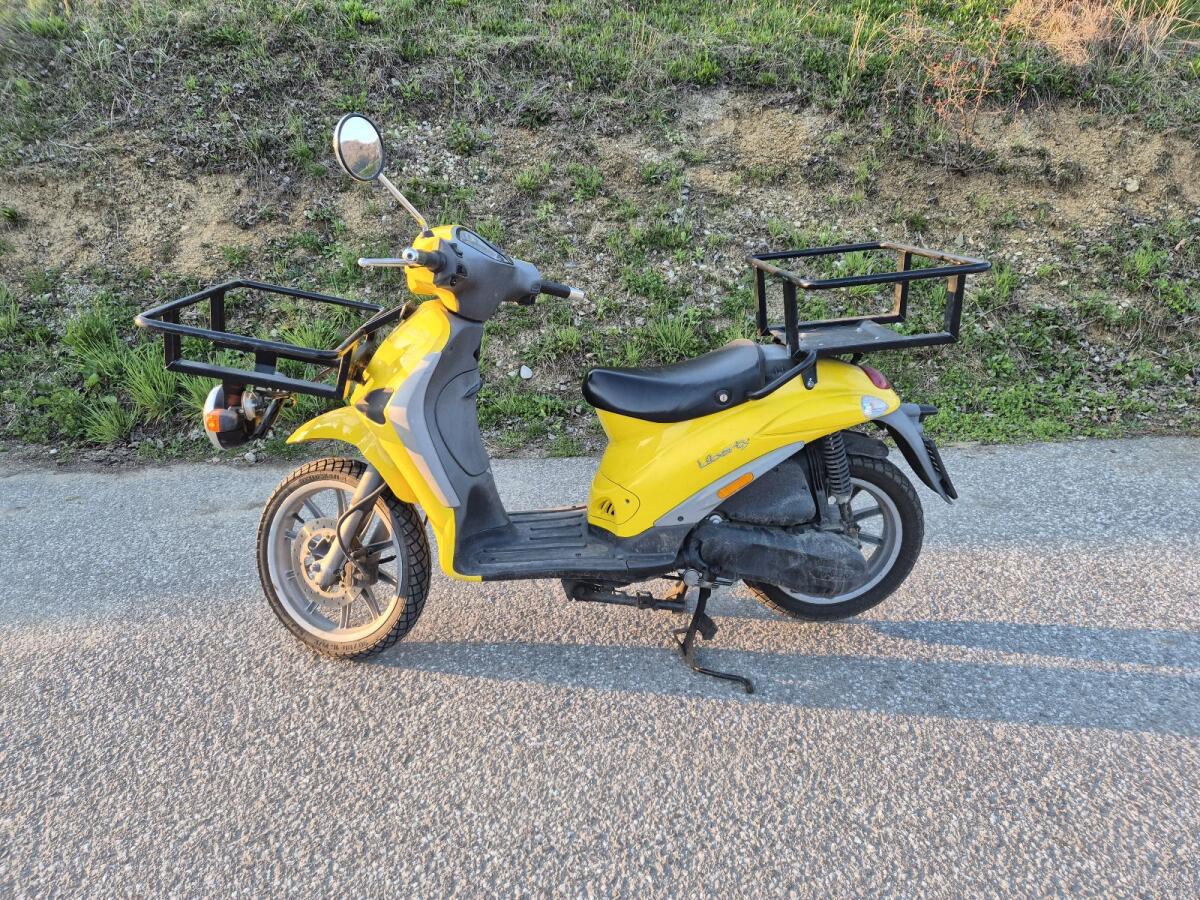 Piaggio Liberty 50 Corporate Post Moped 2