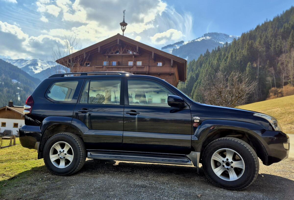 Toyota Landcruiser 300 3,0 D-4D175 Executive 2